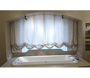 Французские подъёмные шторы в ванных комнат